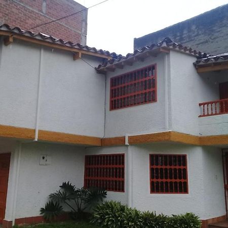 מדיין Casa Hotel Palmas Del Estadio 2 מראה חיצוני תמונה